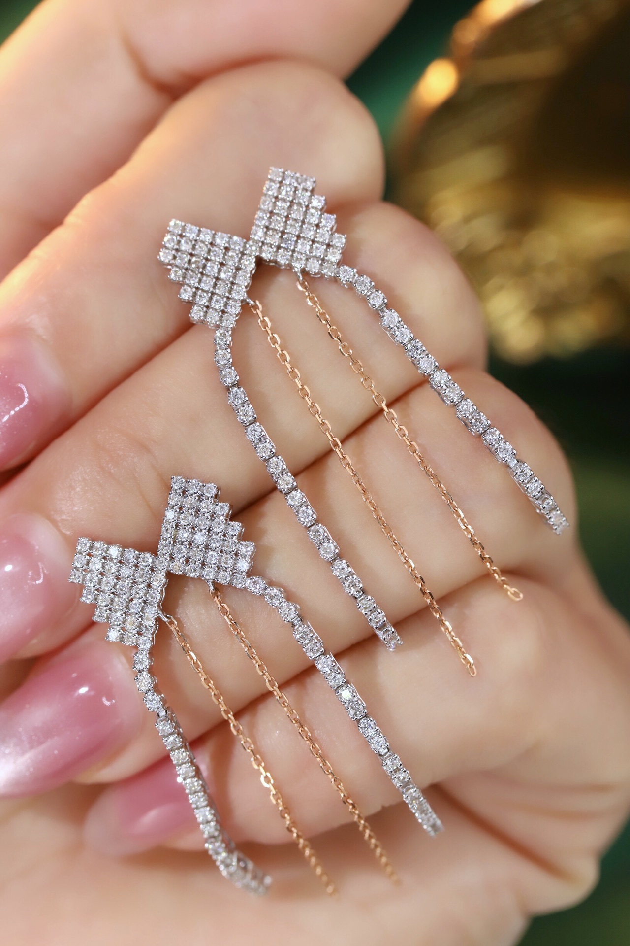 18k gold earrings set with a 1.20ct natural diamond