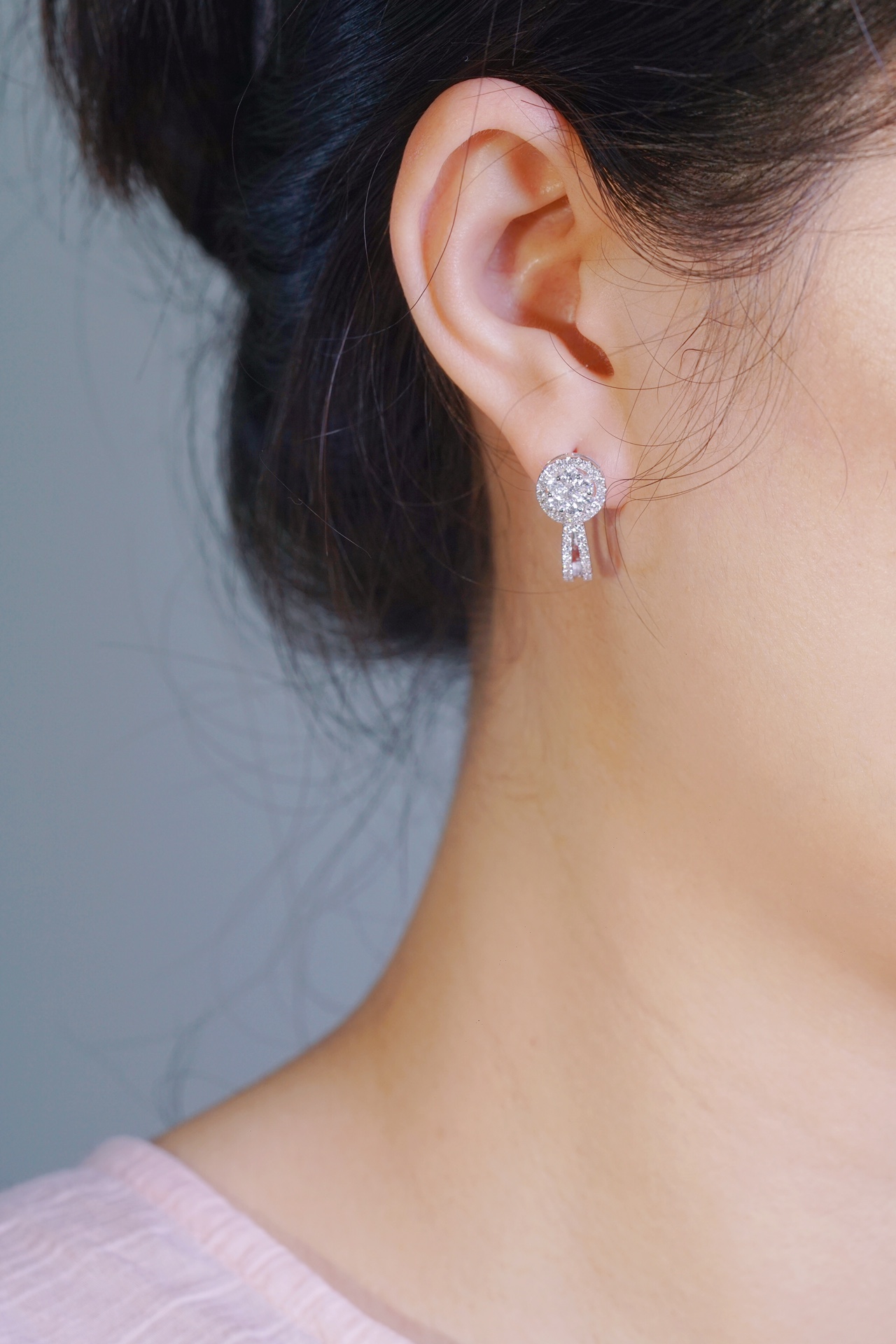 18k gold earrings set with 1.00ct natural diamond