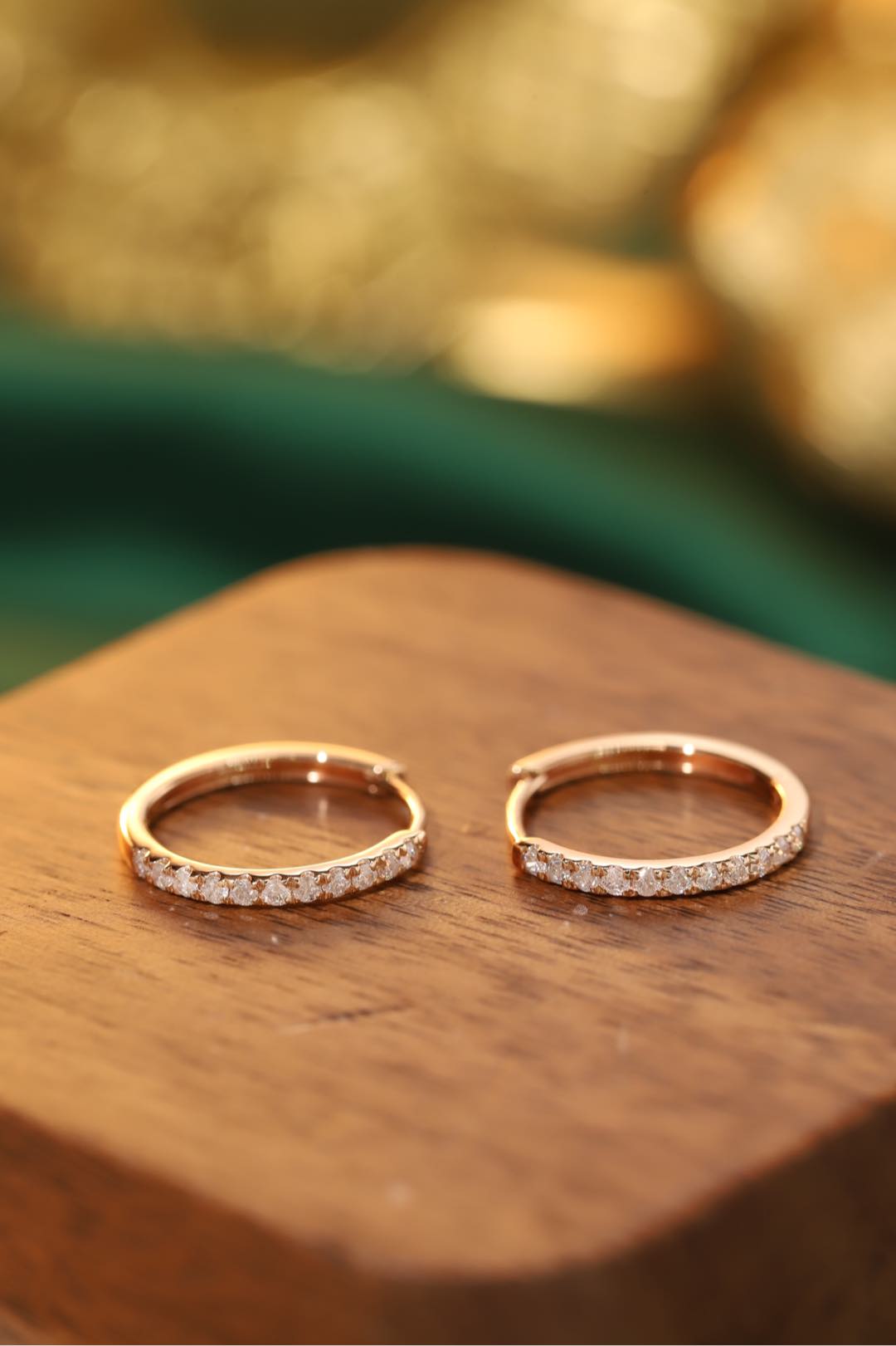18k gold earrings set with 0.18ct natural diamond