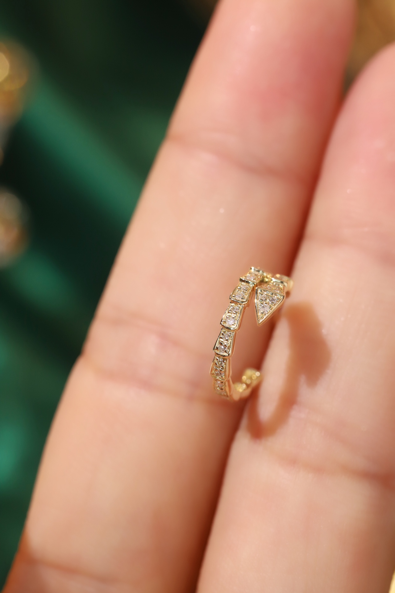snake 18k gold earrings set with 0.26-carat natural diamond