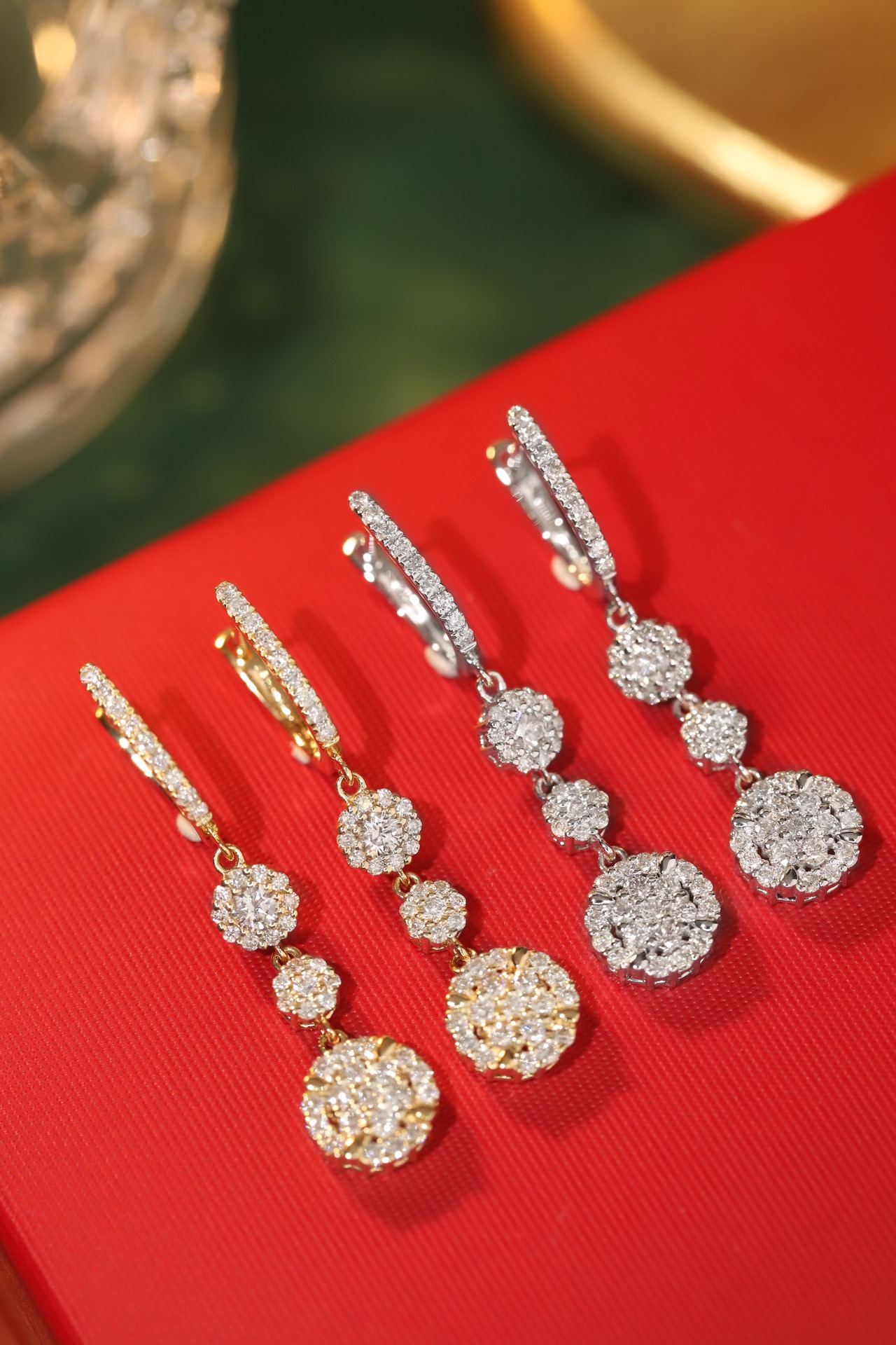 18k gold earrings set with 0.90carat natural diamond