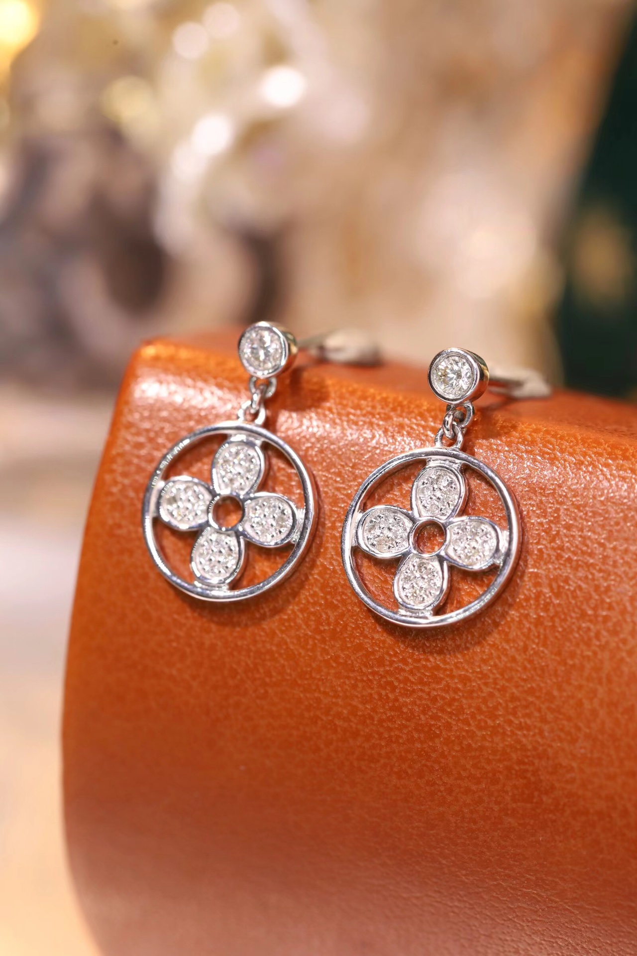 18k Gold Earrings in Heart Shape, Pair Set, Studded with 0.20ct Natural Diamond