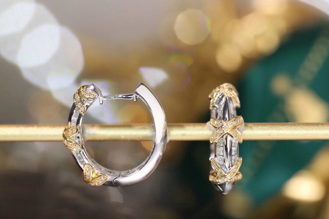 18k Gold Earrings, Studded with 0.60ct Natural Diamond 
