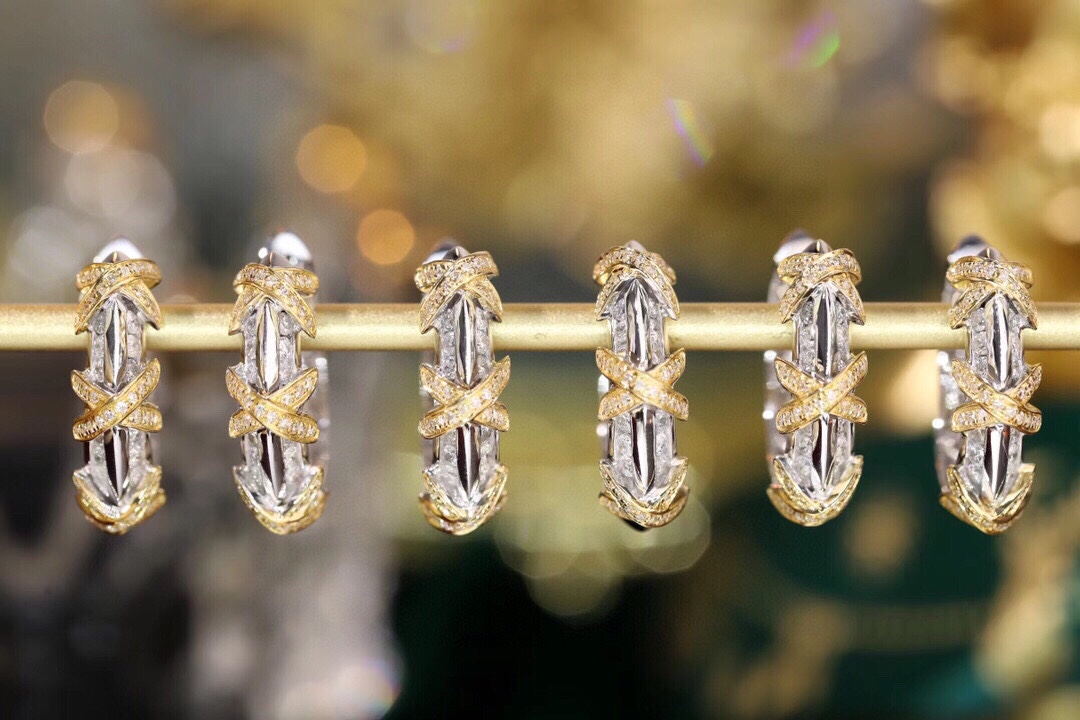 18k Gold Earrings, Studded with 0.60ct Natural Diamond 