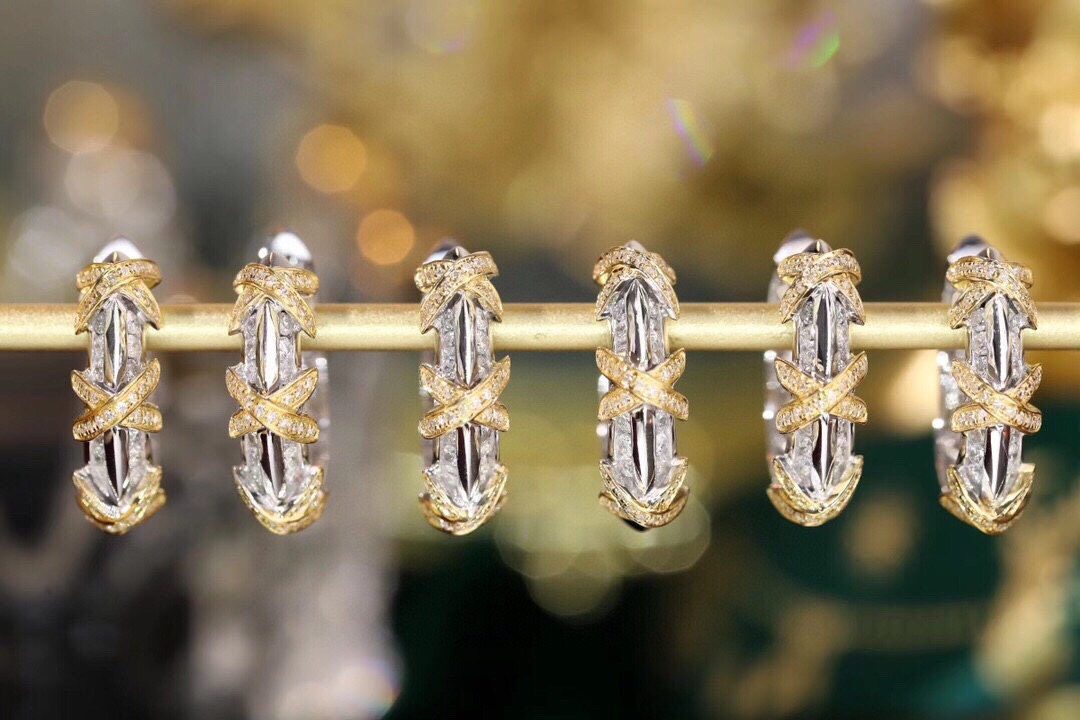 18k Gold Earrings, Studded with 0.60ct Natural Diamond 