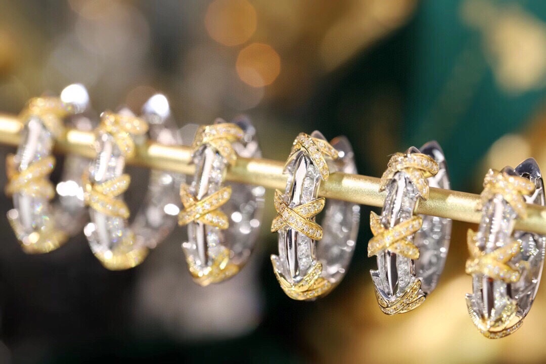 18k Gold Earrings, Studded with 0.60ct Natural Diamond 