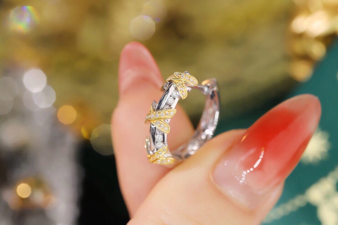 18k Gold Earrings, Studded with 0.60ct Natural Diamond 