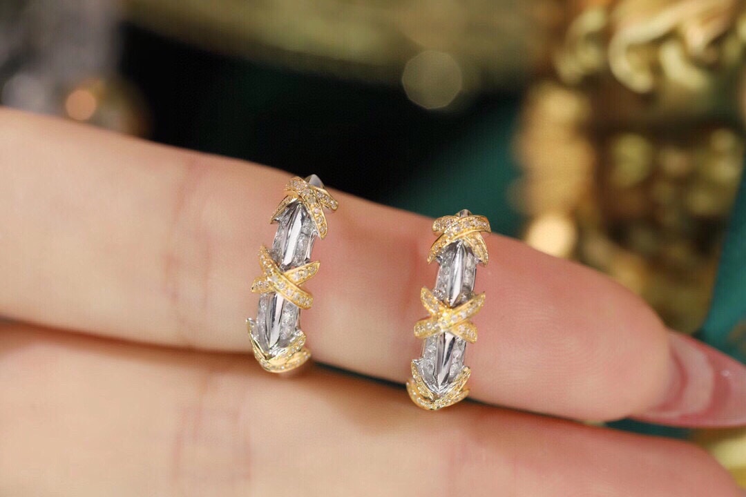 18k Gold Earrings, Studded with 0.60ct Natural Diamond 