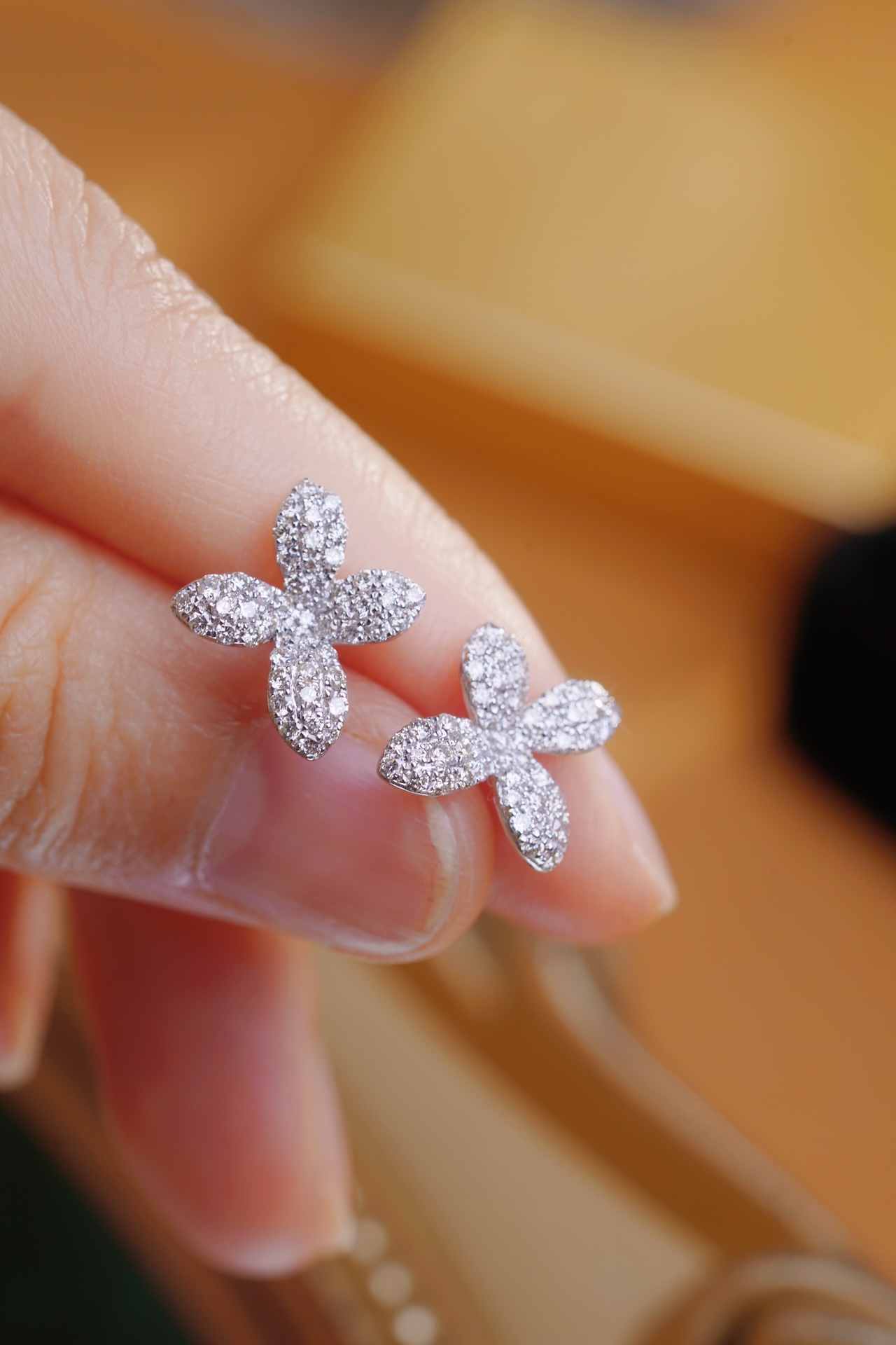 four leaf clover 18k Gold Earrings, Studded with 0.70ct Natural Diamond 