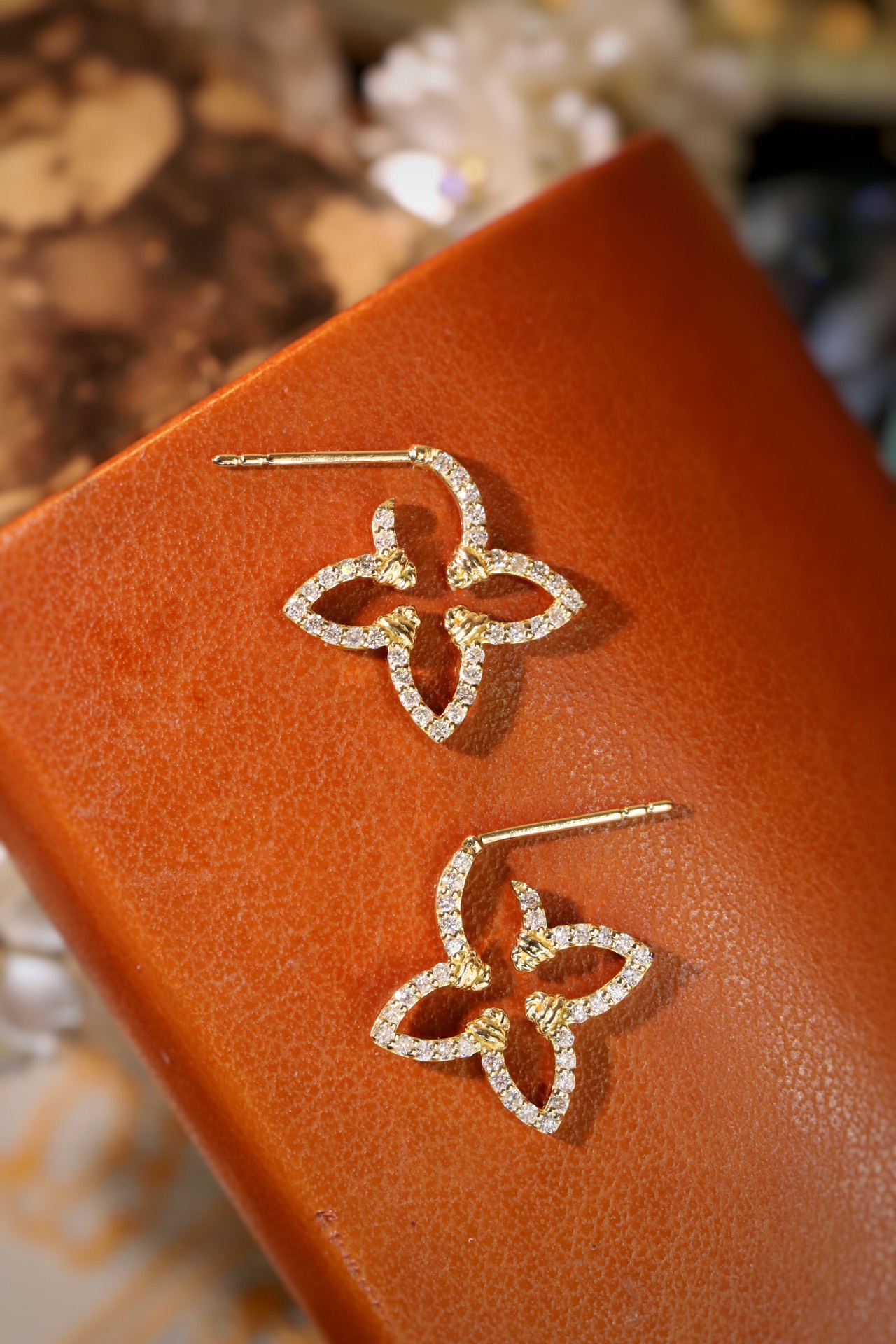 four leaf clover 18k Gold Earrings, Studded with 0.40ct Natural Diamond 