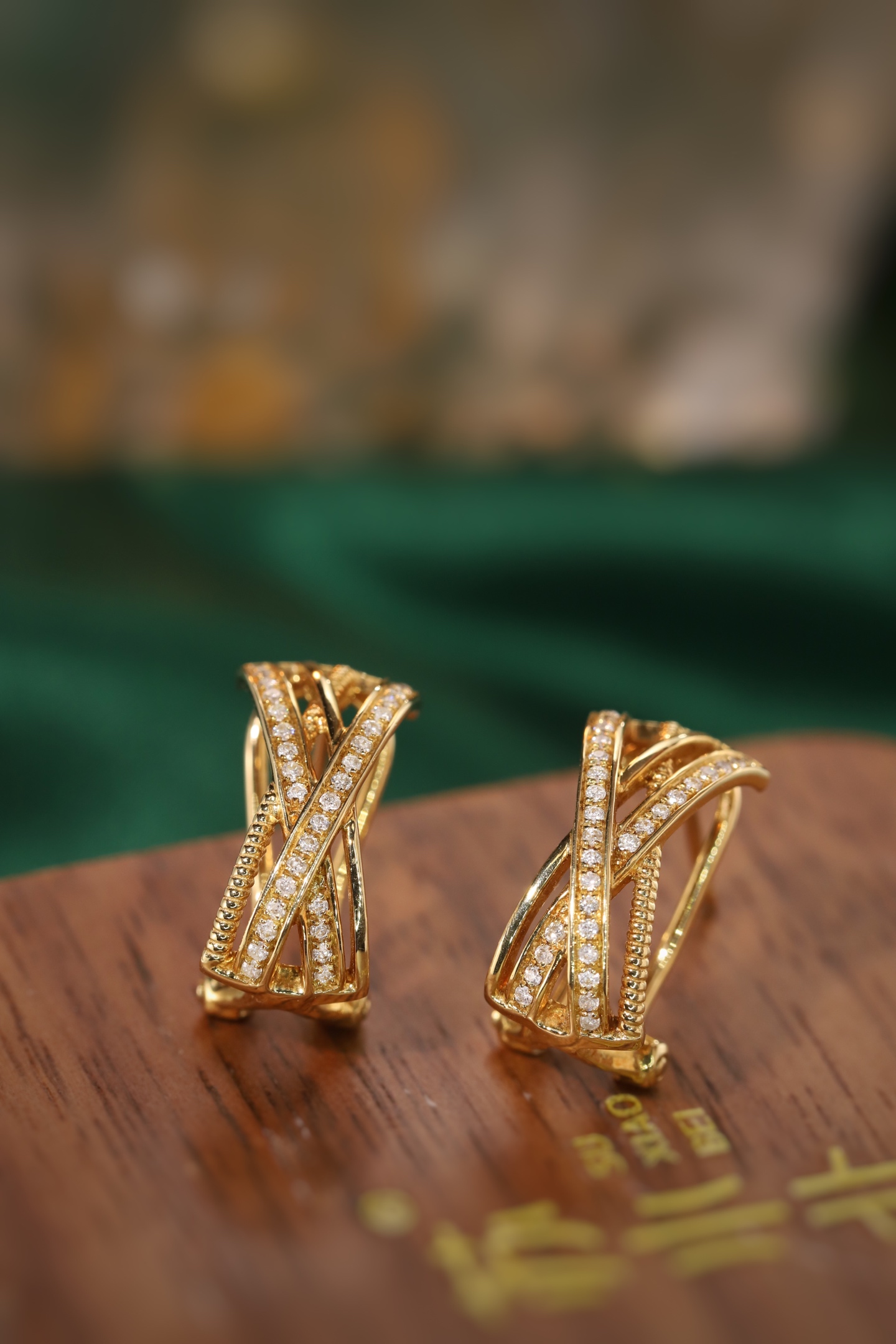  18k Gold Earrings, Studded with 0.20ct Natural Diamond 