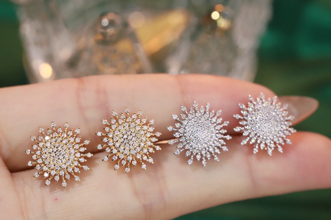 18k Gold Earrings, Studded with 0.70ct Natural Diamond 