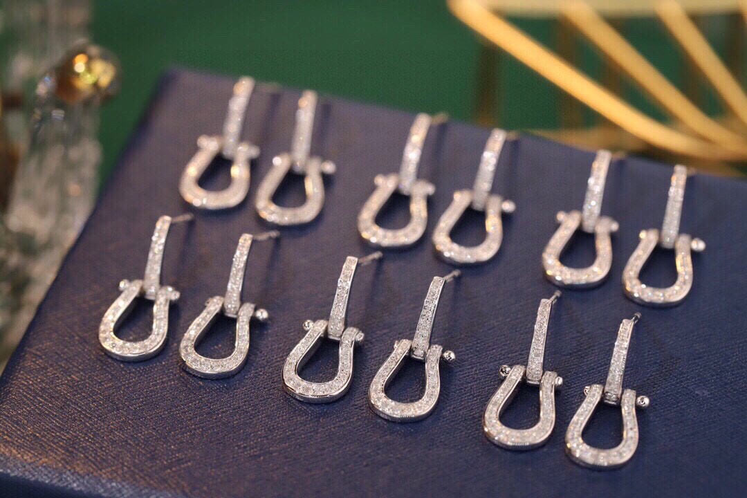 18k Gold Earrings, Studded with 0.20ct Natural Diamond 