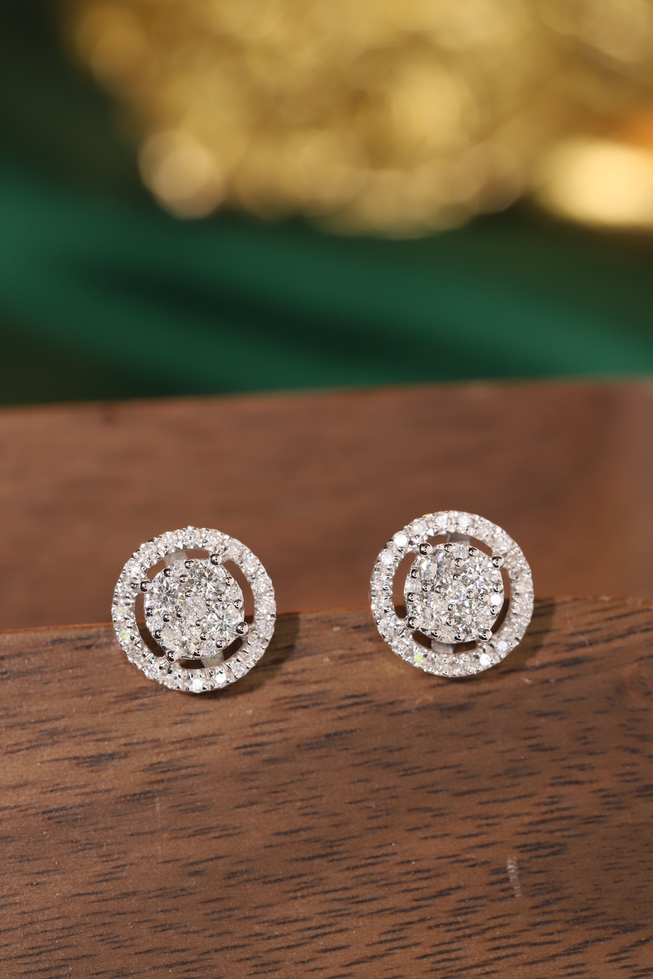 18k Gold Earrings, Studded with 0.60ct Natural Diamond 