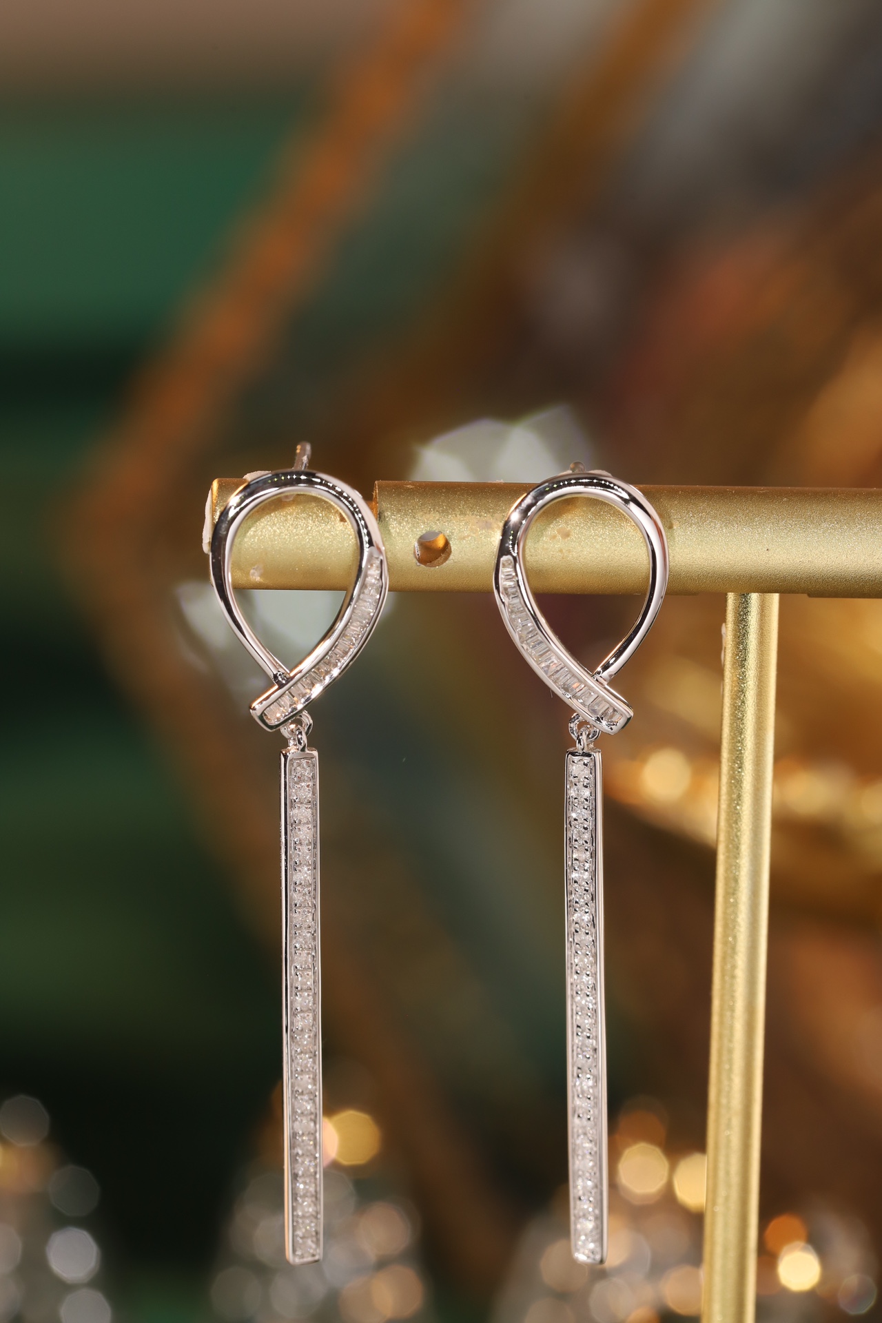 18k Gold Earrings, Studded with 0.40ct Natural Diamond 