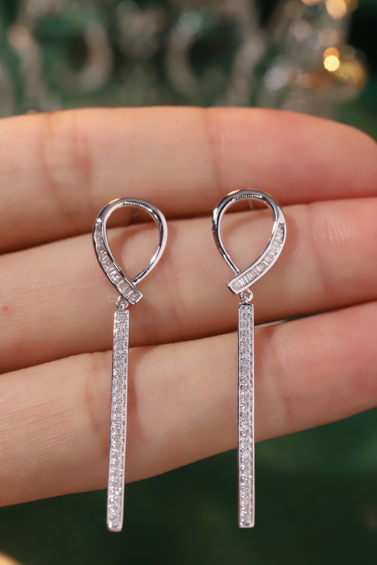 18k Gold Earrings, Studded with 0.40ct Natural Diamond 