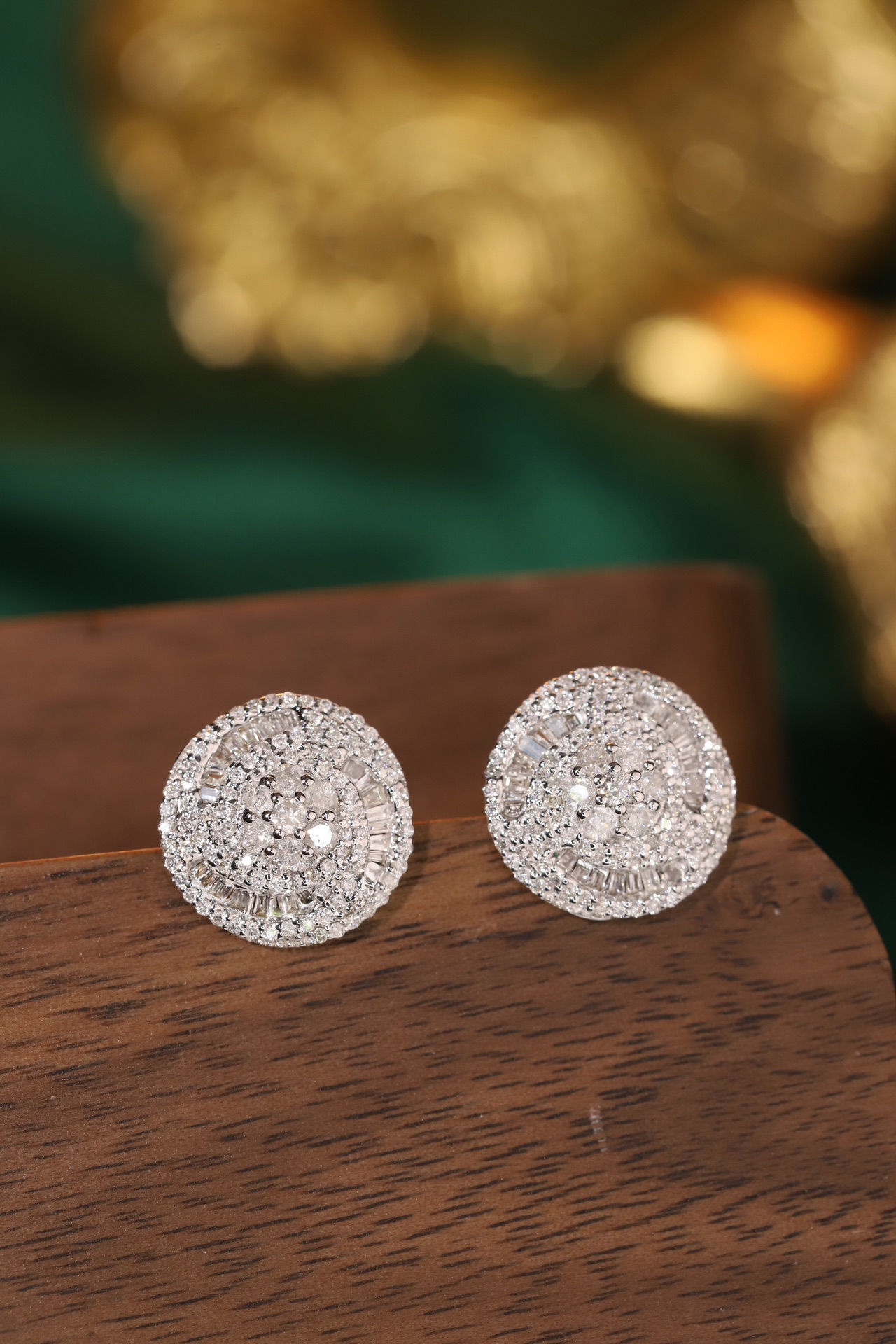 18k Gold Earrings, Studded with 0.80ct Natural Diamond 