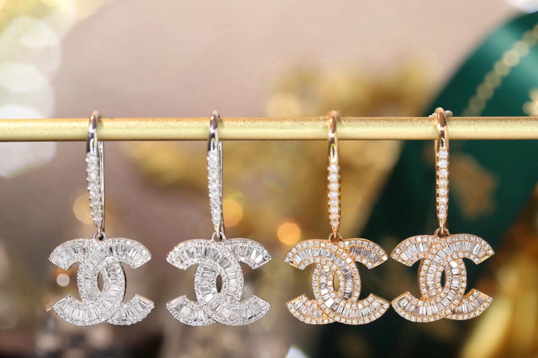  18k Gold Earrings, Studded with 0.90ct Natural Diamond 