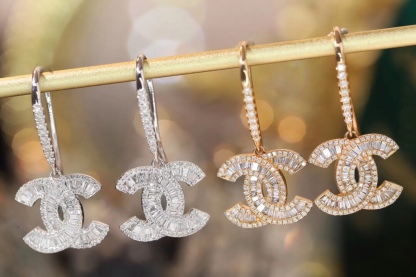  18k Gold Earrings, Studded with 0.90ct Natural Diamond 