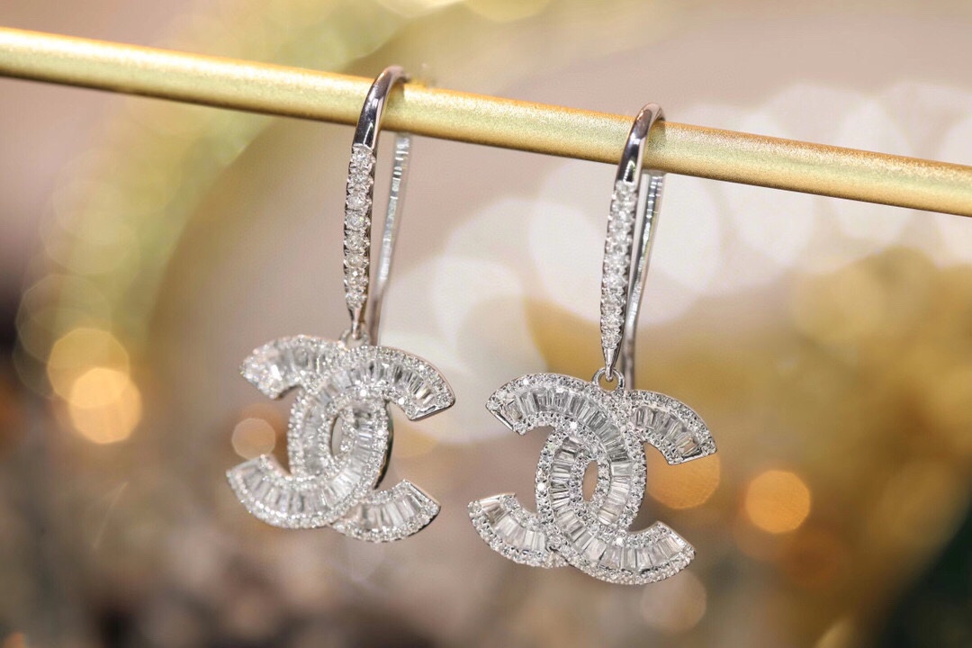  18k Gold Earrings, Studded with 0.90ct Natural Diamond 