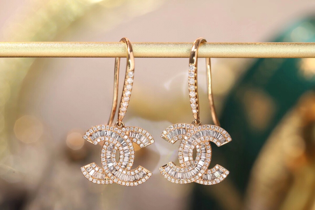  18k Gold Earrings, Studded with 0.90ct Natural Diamond 