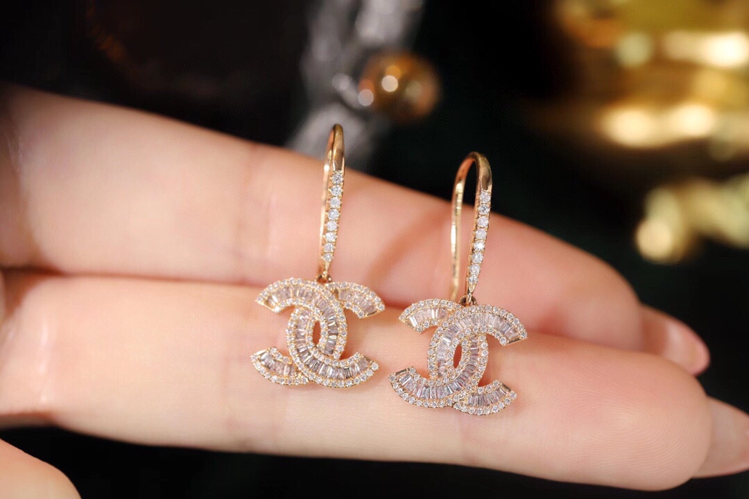  18k Gold Earrings, Studded with 0.90ct Natural Diamond 