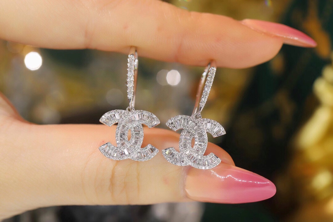  18k Gold Earrings, Studded with 0.90ct Natural Diamond 