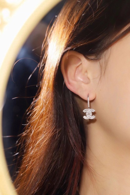  18k Gold Earrings, Studded with 0.90ct Natural Diamond 