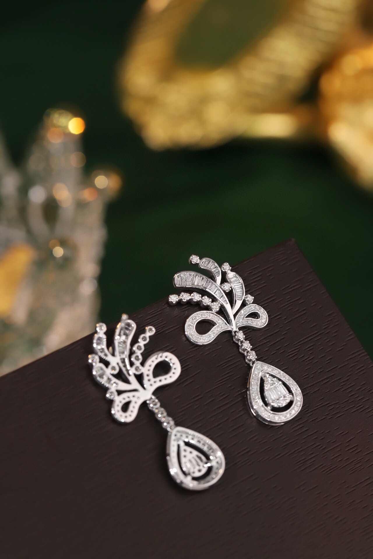 18k Gold Earrings, Studded with 1.20ct Natural Diamond 