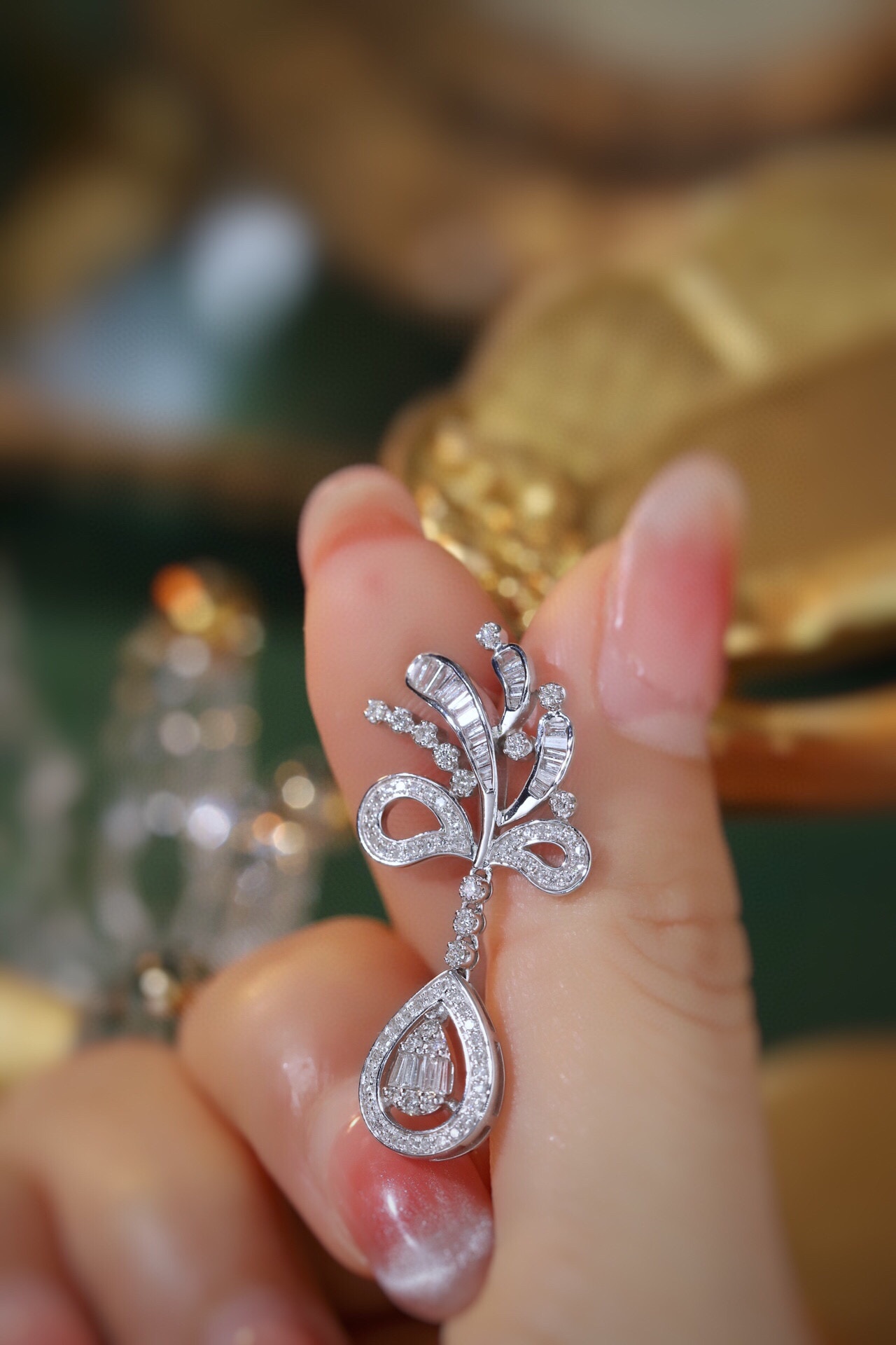 18k Gold Earrings, Studded with 1.20ct Natural Diamond 