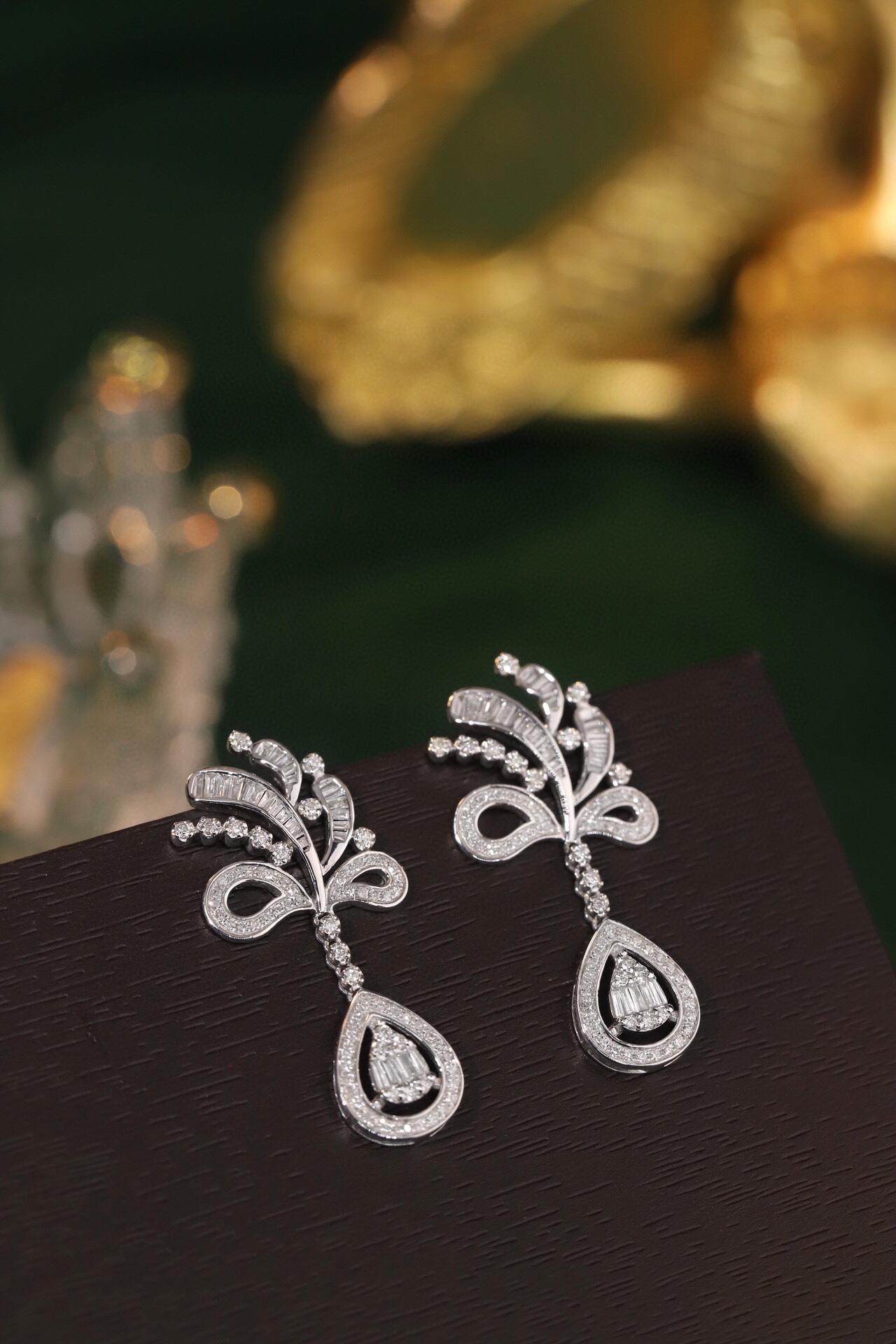 18k Gold Earrings, Studded with 1.20ct Natural Diamond 