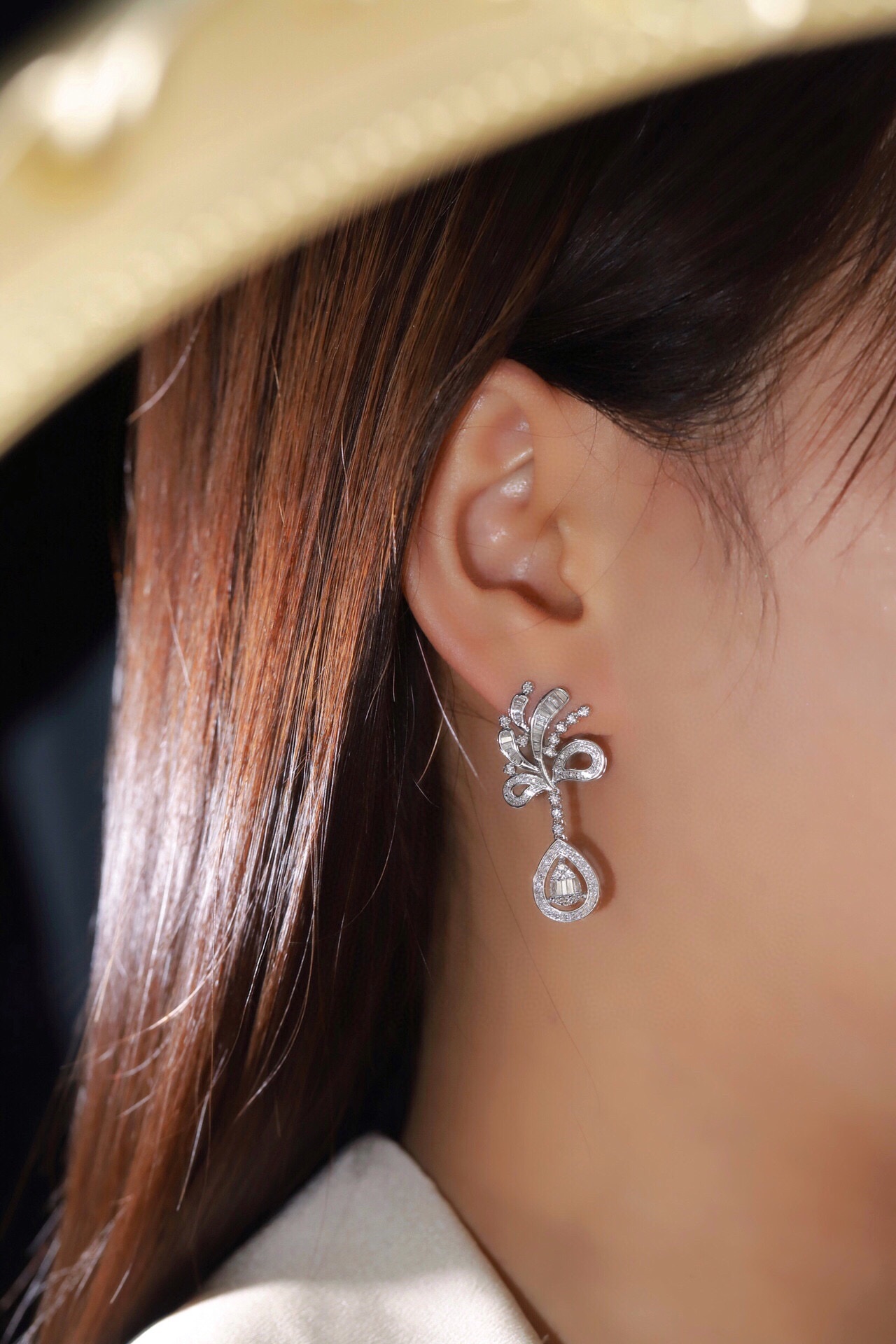 18k Gold Earrings, Studded with 1.20ct Natural Diamond 