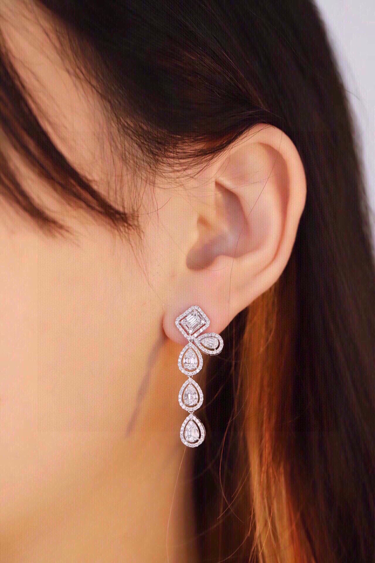 18k Gold Earrings, Studded with 1.50ct Natural Diamond 