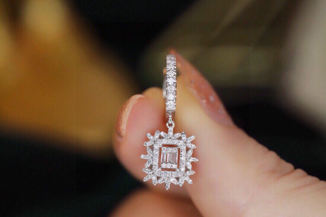 18k Gold Earrings, Studded with 0.60ct Natural Diamond 