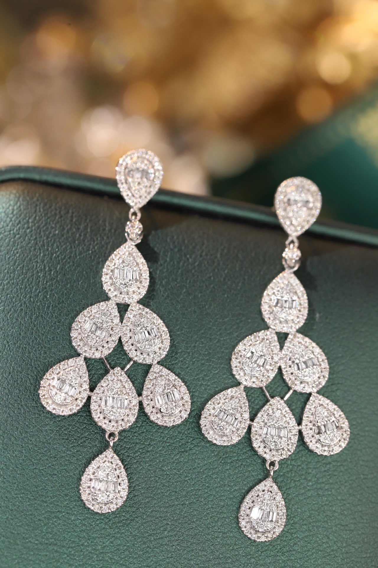 18k Gold Earrings, Studded with 1.80ct Natural Diamond 