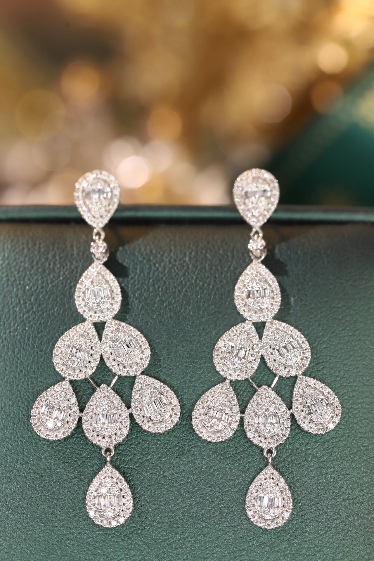 18k Gold Earrings, Studded with 1.80ct Natural Diamond 