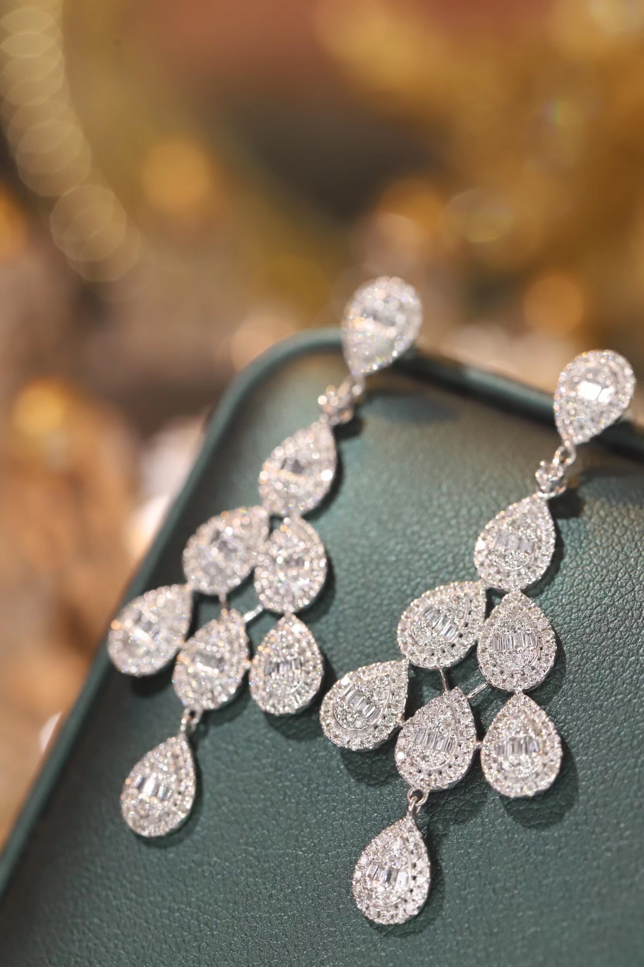 18k Gold Earrings, Studded with 1.80ct Natural Diamond 