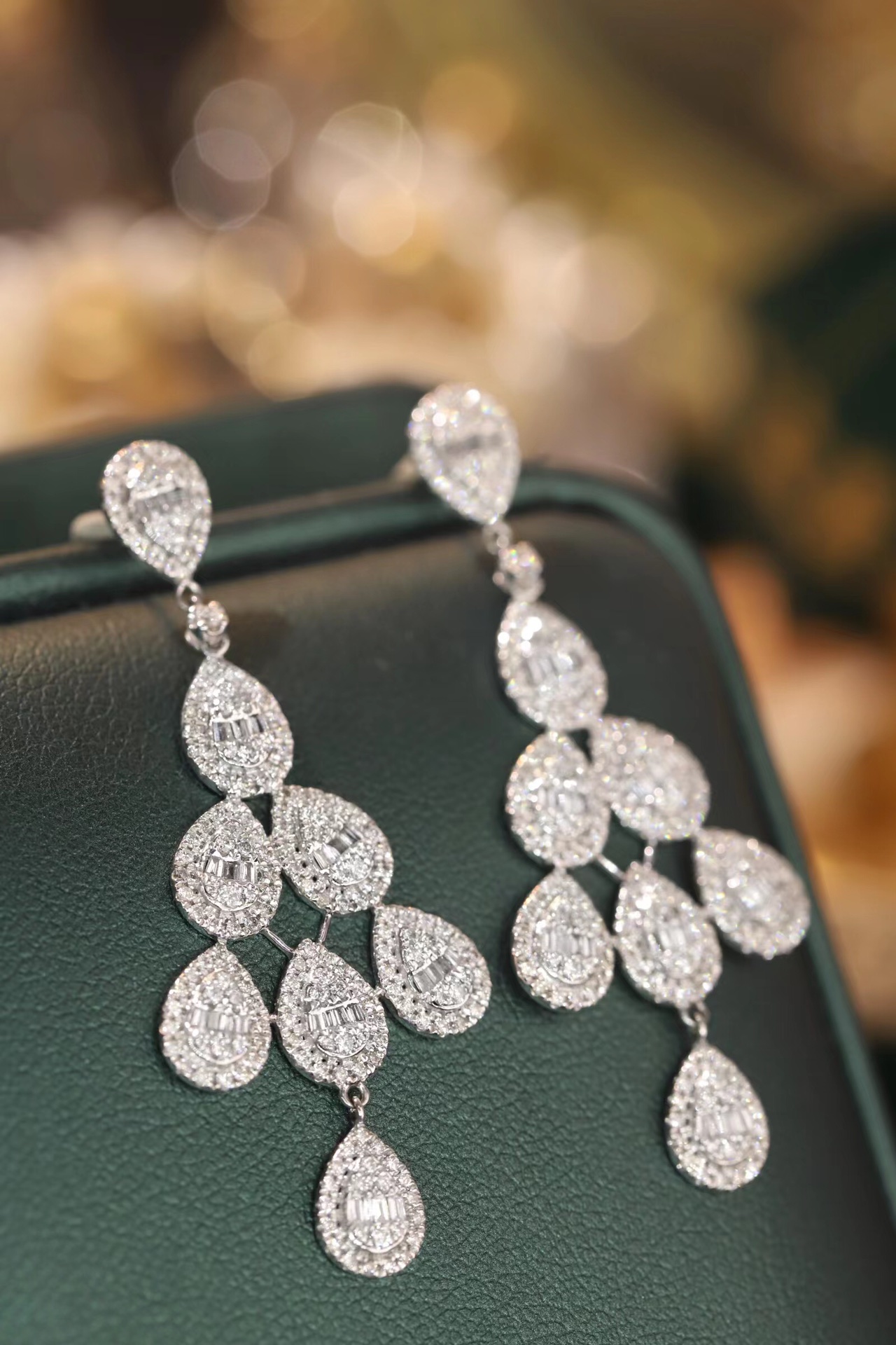 18k Gold Earrings, Studded with 1.80ct Natural Diamond 