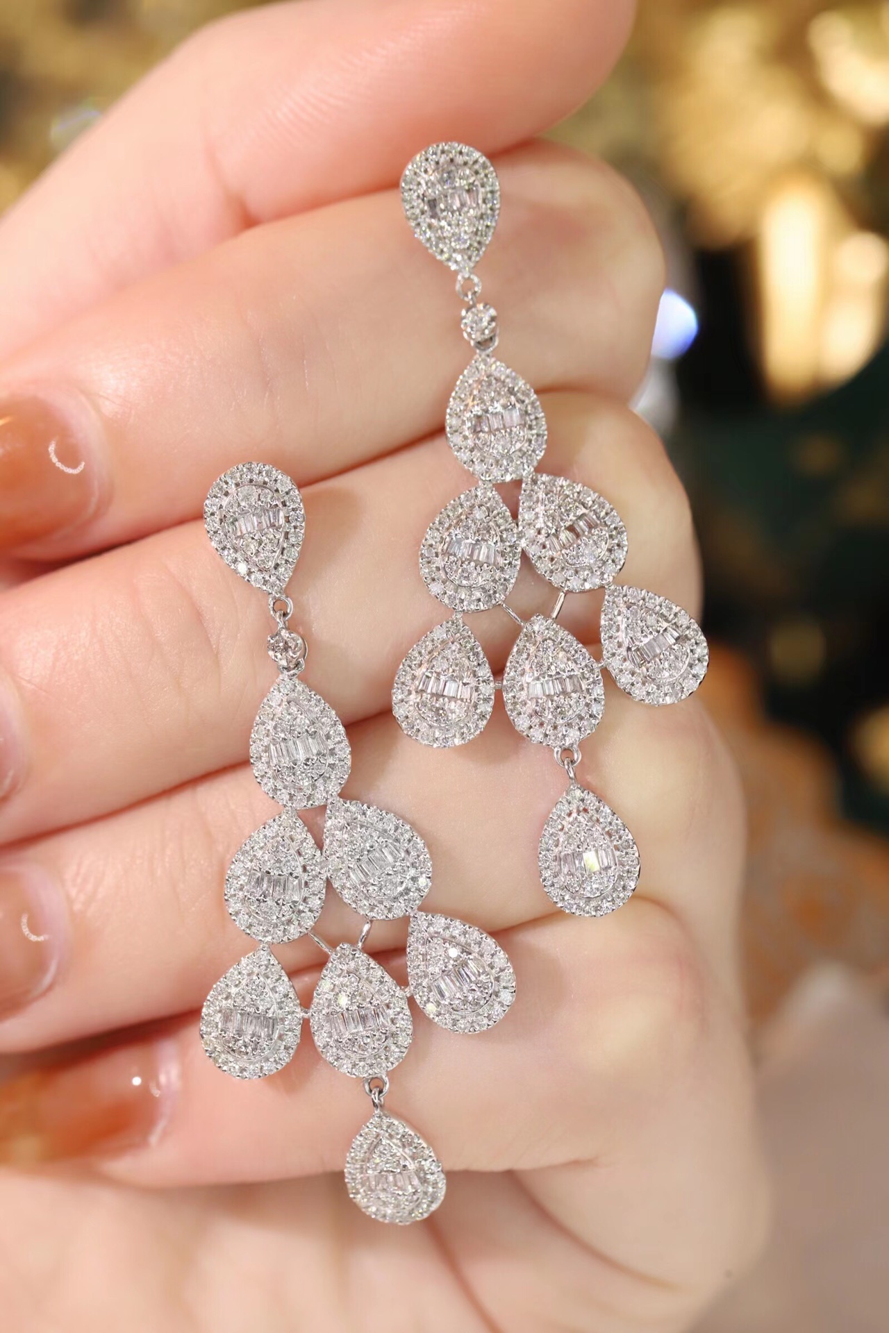 18k Gold Earrings, Studded with 1.80ct Natural Diamond 