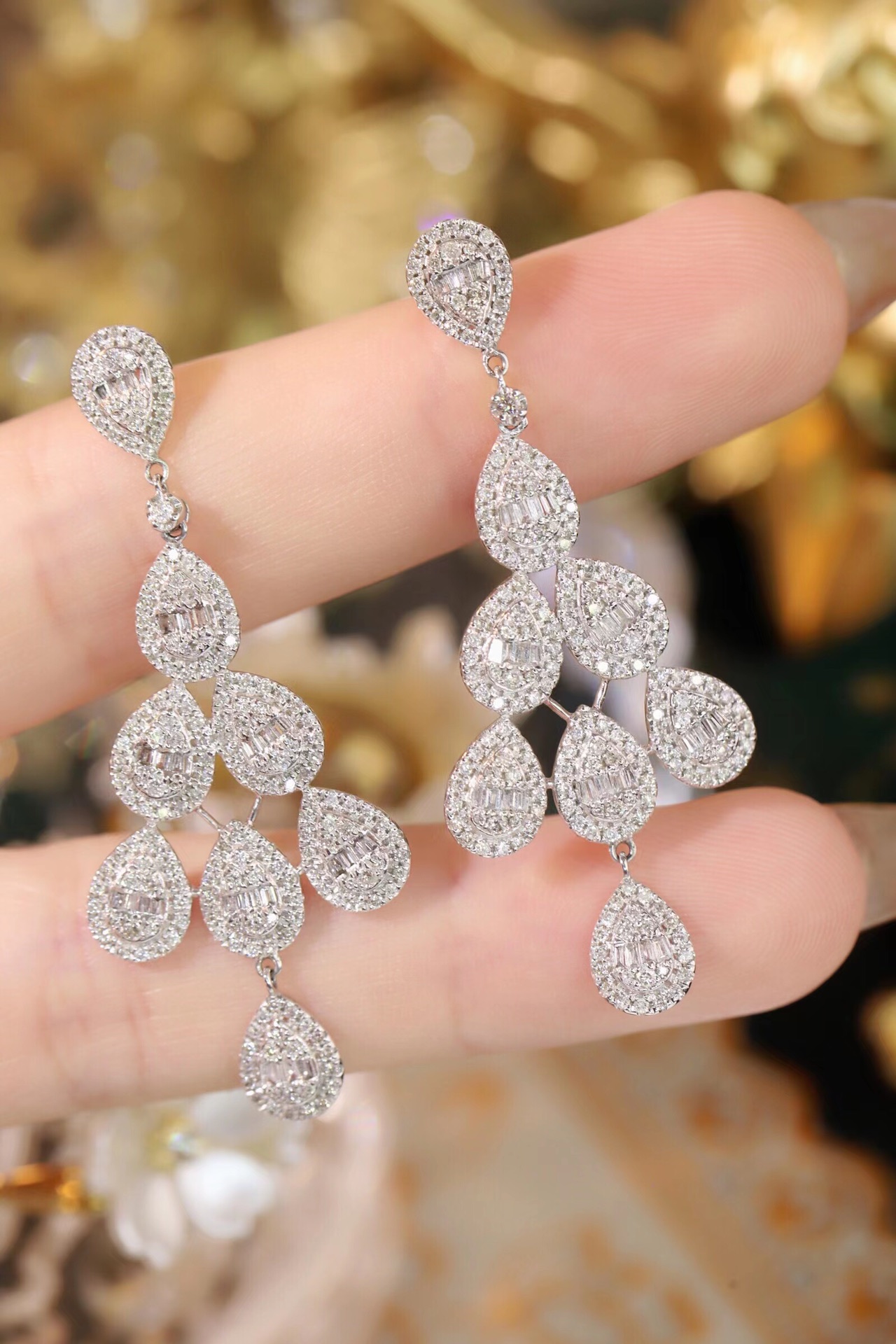 18k Gold Earrings, Studded with 1.80ct Natural Diamond 