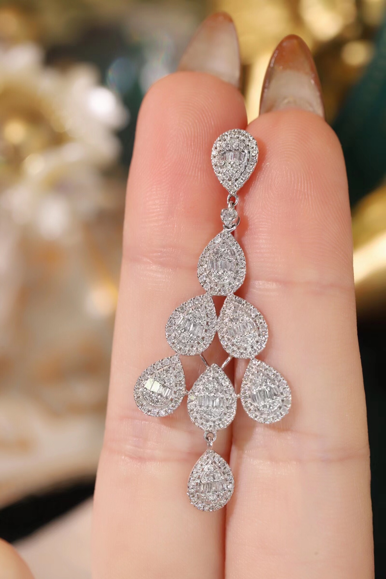 18k Gold Earrings, Studded with 1.80ct Natural Diamond 