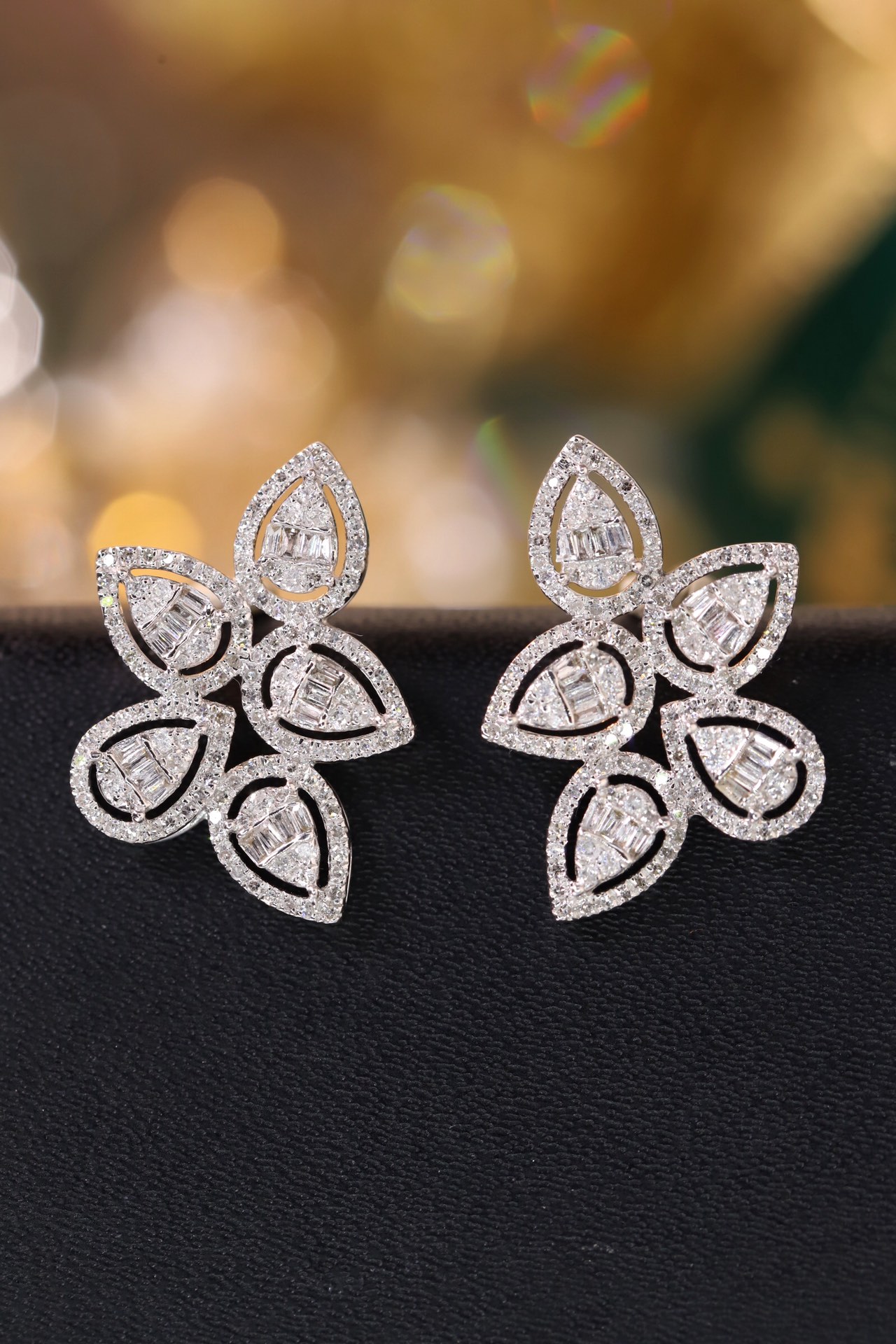 18k Gold Earrings, Studded with 0.90ct Natural Diamond 