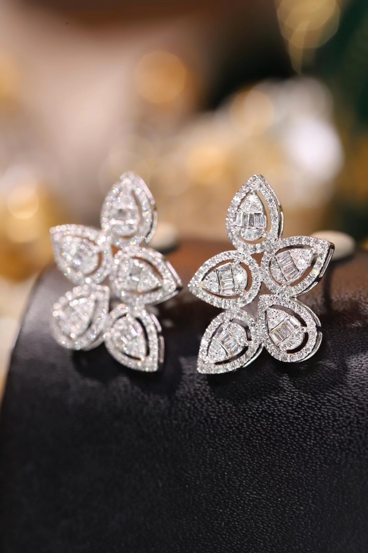 18k Gold Earrings, Studded with 0.90ct Natural Diamond 