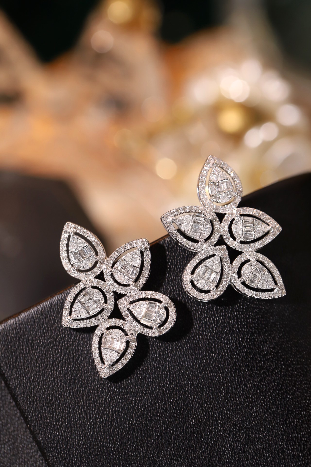 18k Gold Earrings, Studded with 0.90ct Natural Diamond 