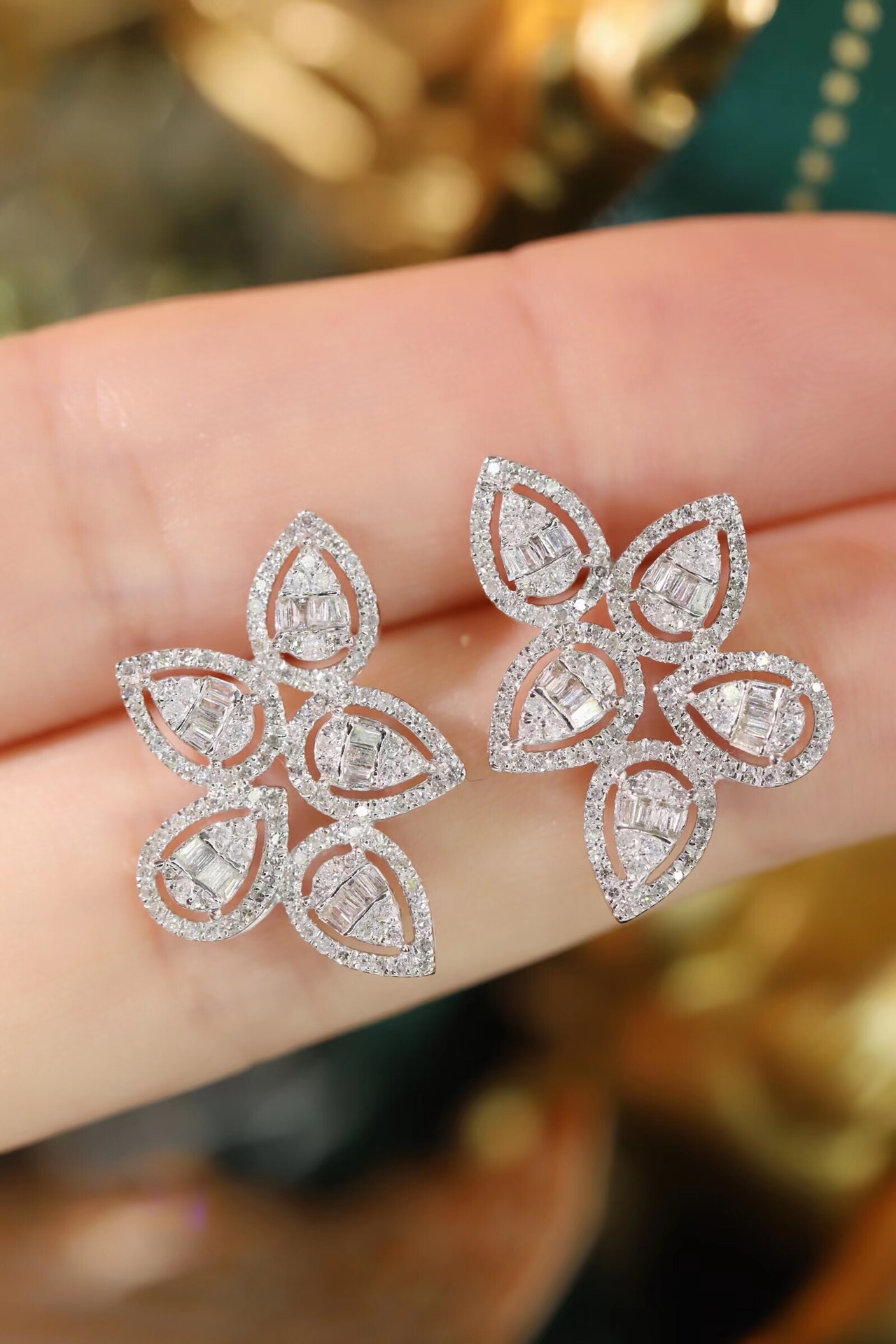 18k Gold Earrings, Studded with 0.90ct Natural Diamond 