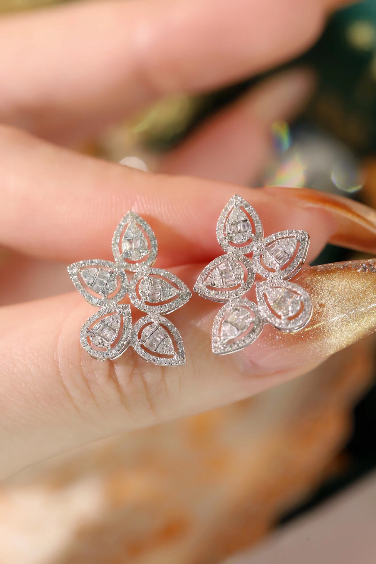 18k Gold Earrings, Studded with 0.90ct Natural Diamond 