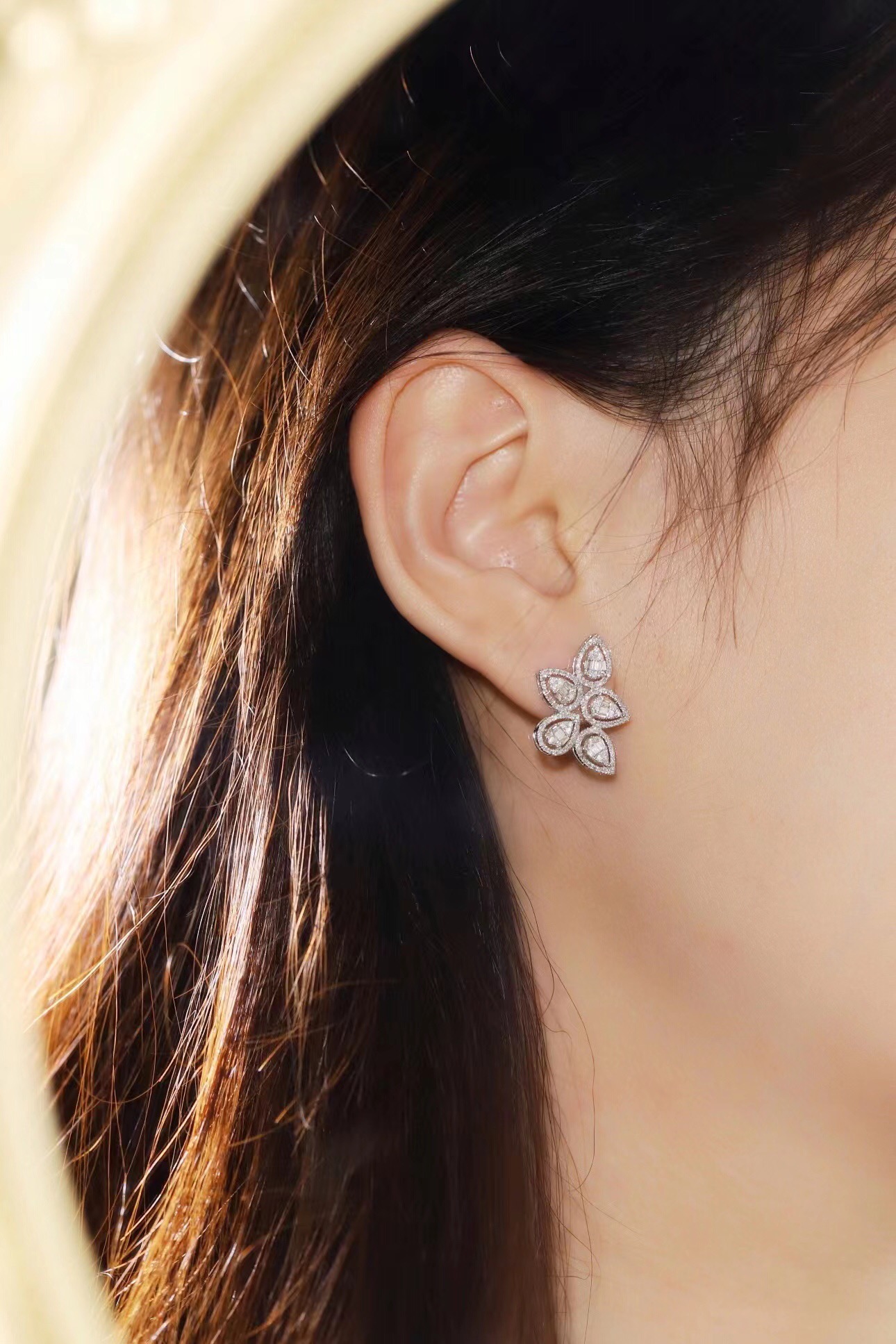 18k Gold Earrings, Studded with 0.90ct Natural Diamond 