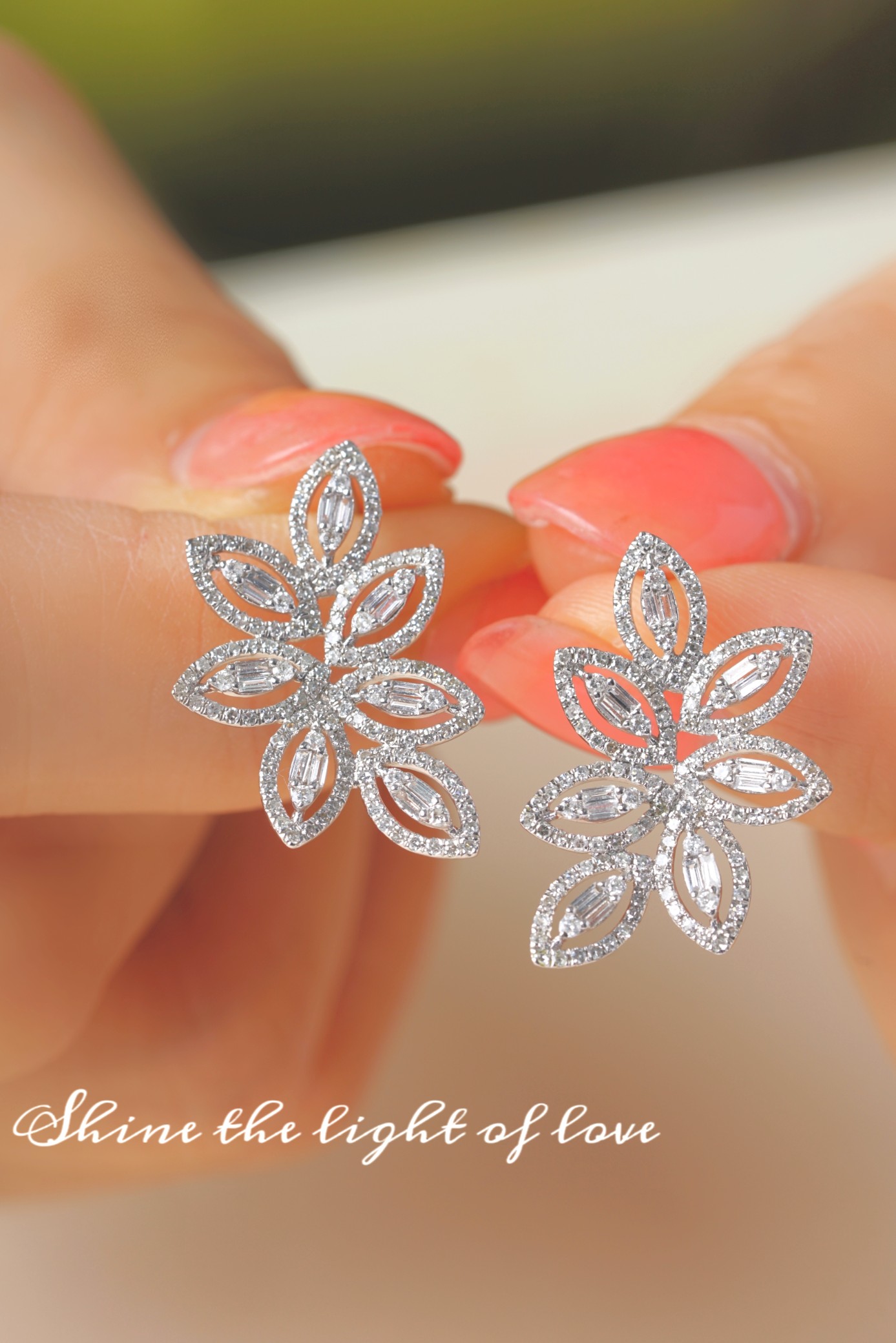 18k Gold Earrings, Studded with 1.16ct Natural Diamond 