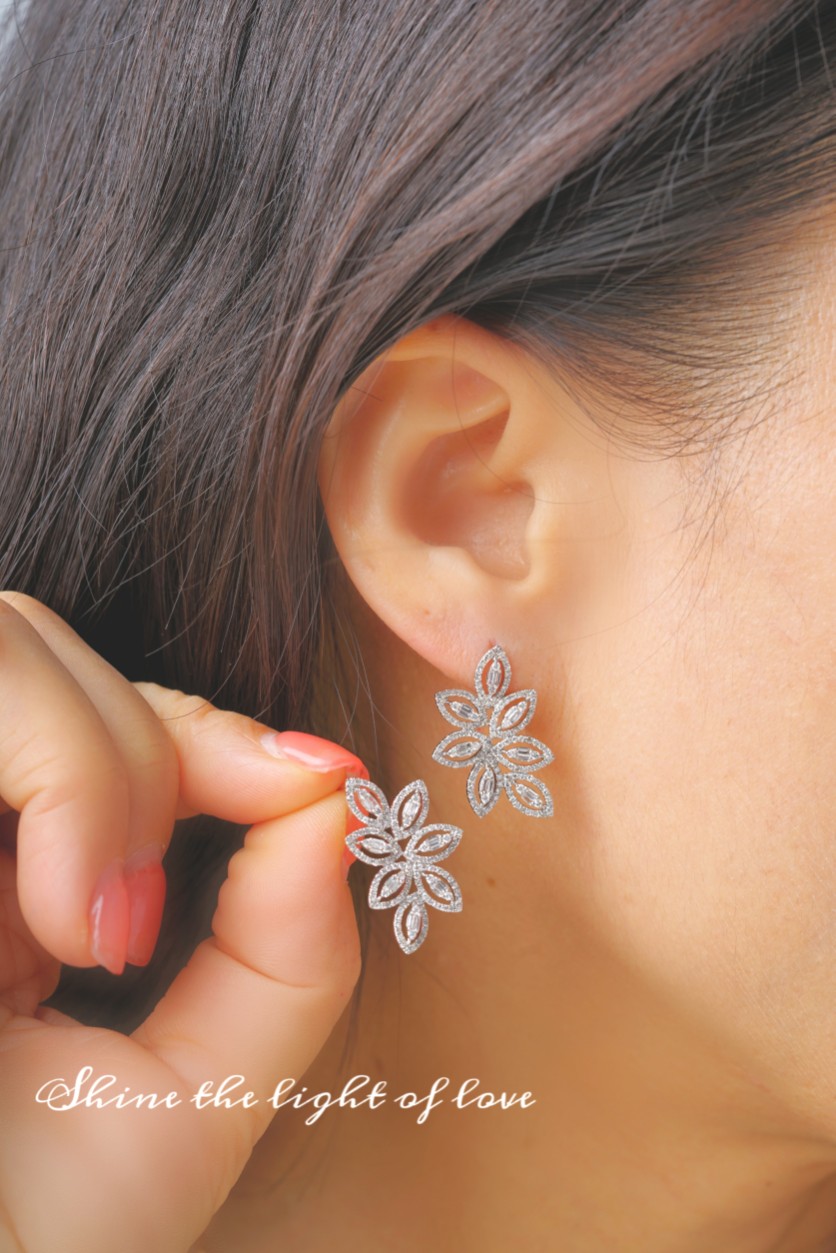 18k Gold Earrings, Studded with 1.16ct Natural Diamond 