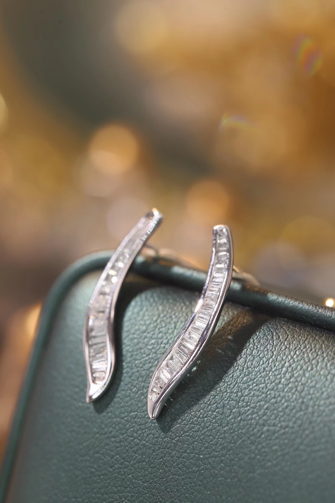 18k Gold Earrings, Studded with 0.50ct Natural Diamond 